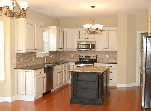 Home for Sale in Hendersonville, Tennessee $349,000