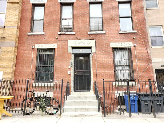 Rented by Signature Property Realty | media 27