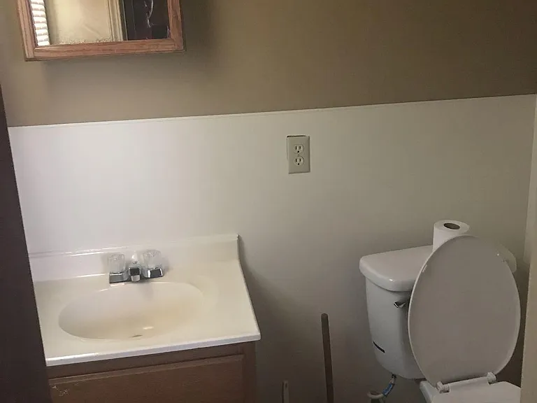0.5 bath in den