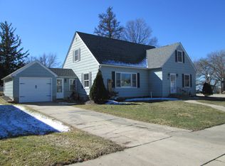 100 7th Ave S, Saint James, MN 56081
