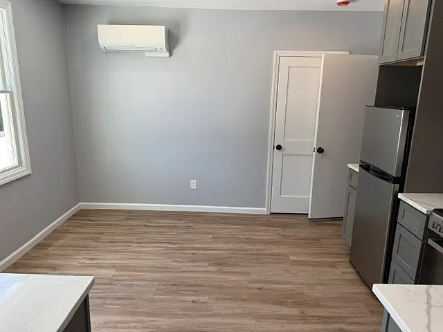 1 bed, 525 sqft, $2,350 — Photo 3