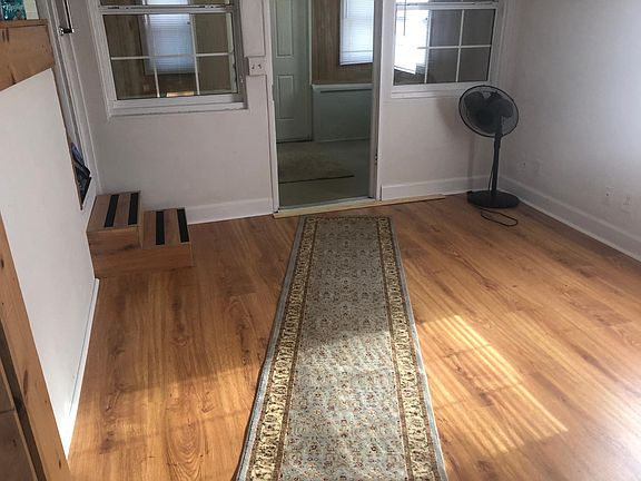 3rd image of 518 Walker St
