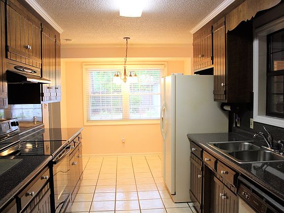 3rd image of 2310 Glynn Cir