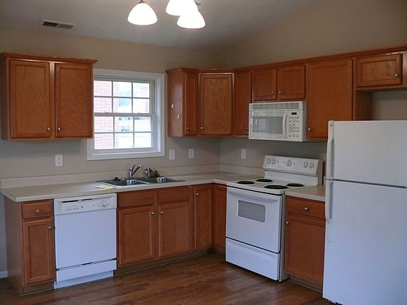 3rd image of 2708 Lyndhurst St NW
