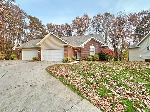 5481 Hidden Oaks Cir, Linden, MI 48451