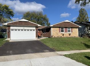 130 Stonegate Rd, Buffalo Grove, IL 60089