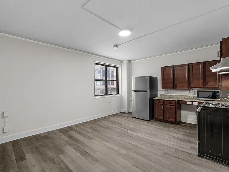 Fairmont Tower Apartments — Photo 16