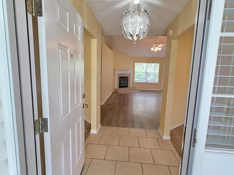 1589 Guardian Ct — Photo 6