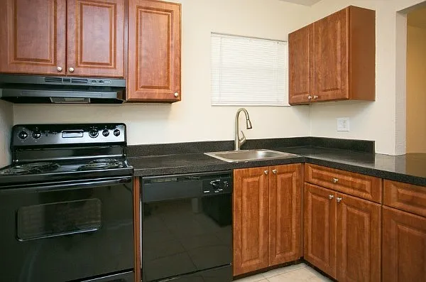 Rolling Hills Apartments — Photo 21
