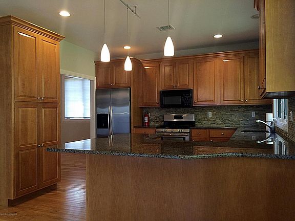 5th image of 53 Thornbrooke Dr