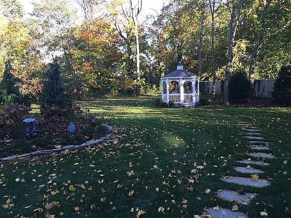 2nd image of 7 Crestview Ct