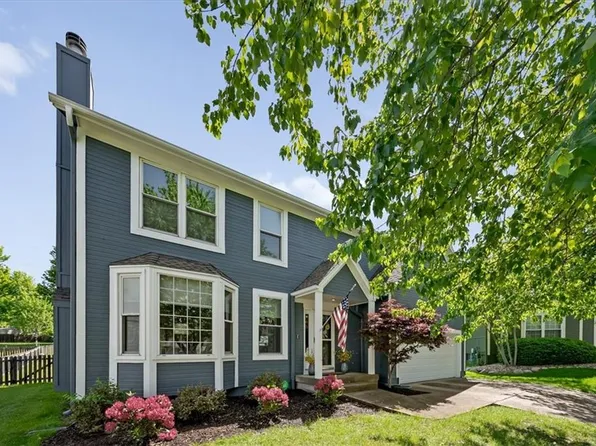 4905 Lone Elm St, Shawnee, KS 66226