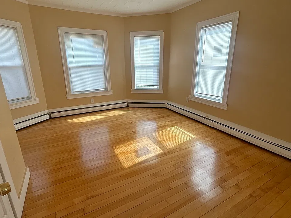 957 Warren Ave #1