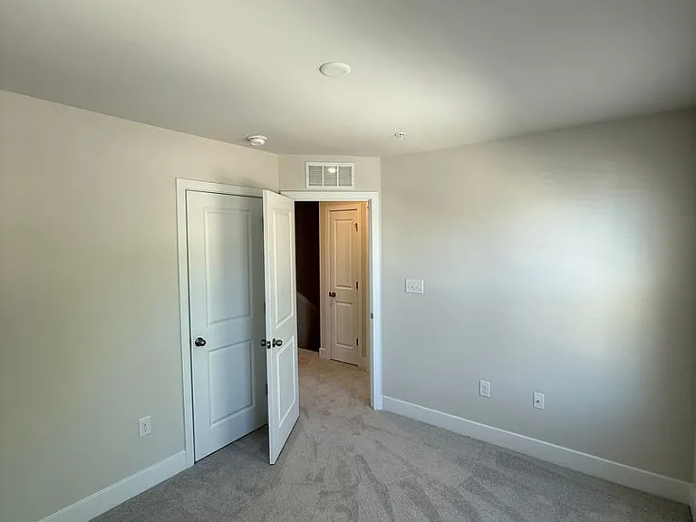 2104 Winterberry Ln — Photo 17