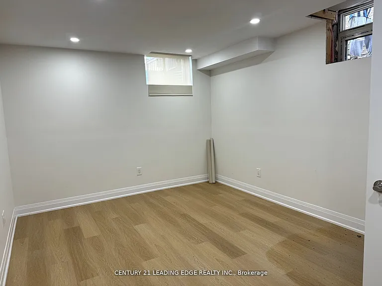 149 Hurst Dr #LOWER — Photo 23