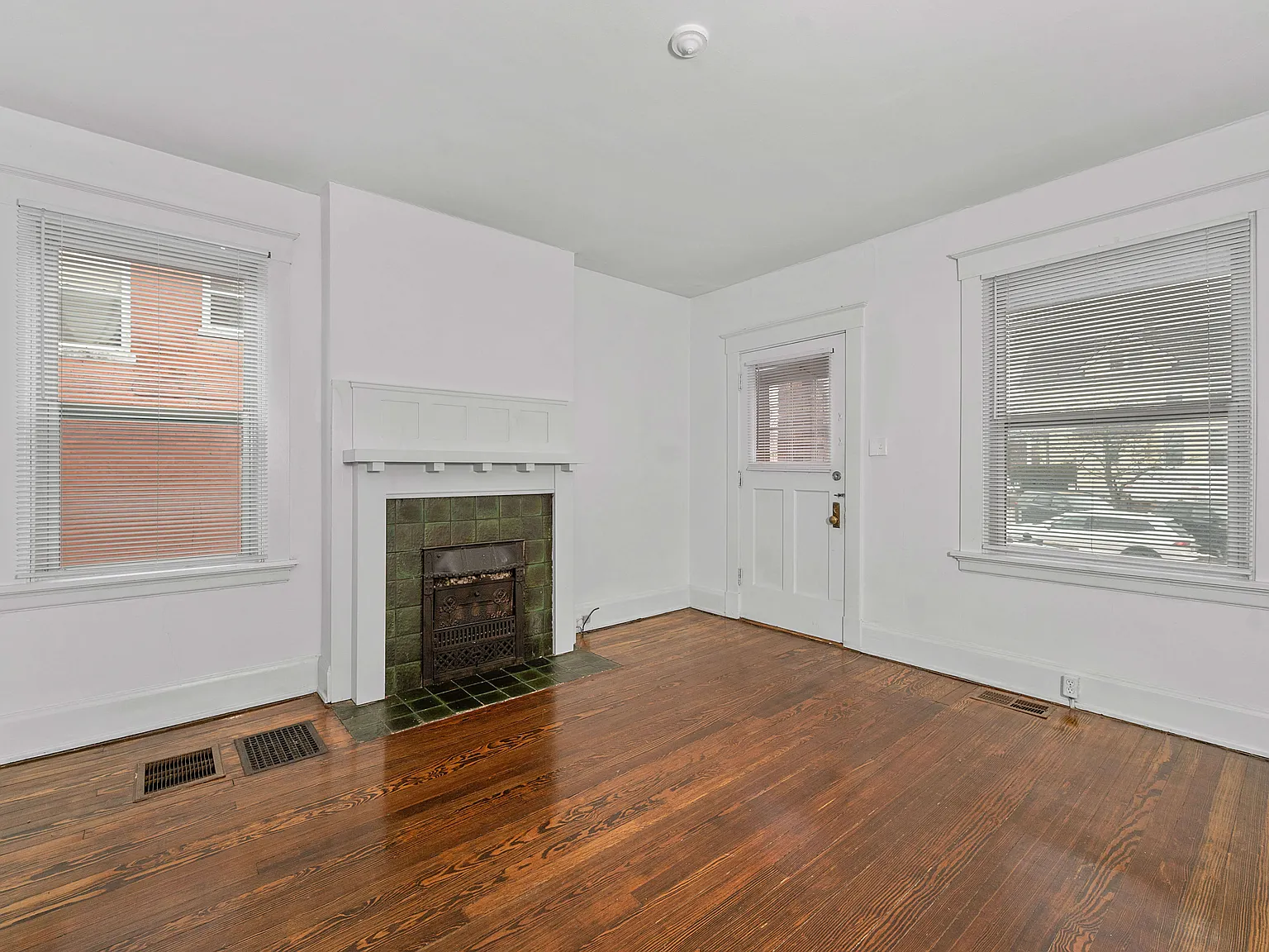 4021-4023 Allston St — Photo 2
