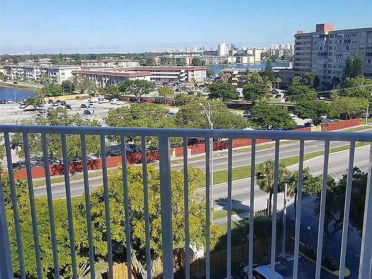 1300 NE Miami Gardens Dr #810E — Photo 14