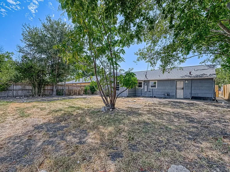5859 Westover St — Photo 10