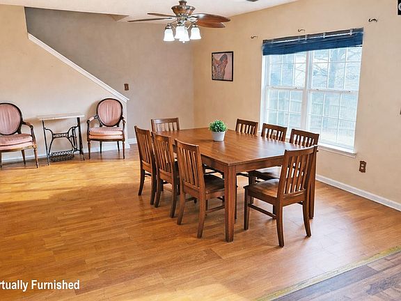3rd image of 332 Summer Bend Rd