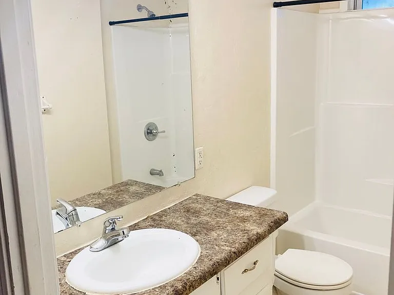 2113 Elmdale Ave — Photo 10
