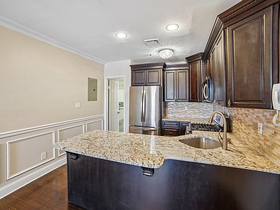 5th image of 814 Willow Ave APT 5RR