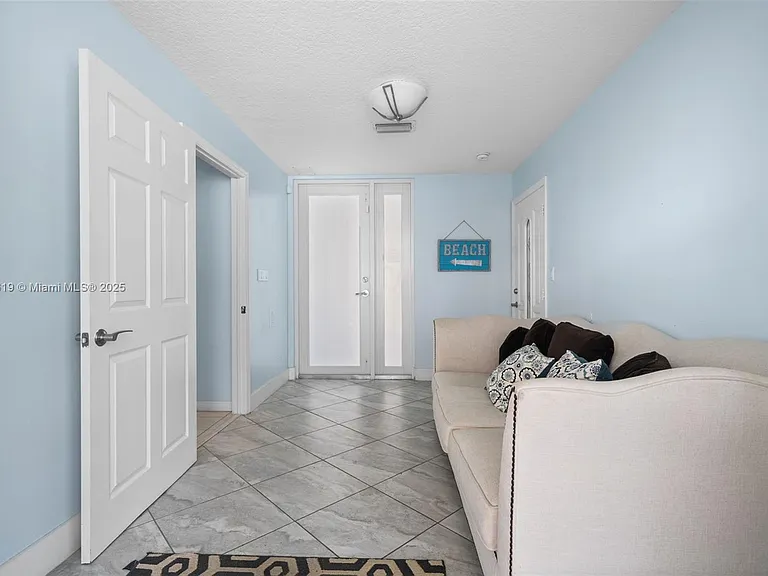 311 N Surf Rd — Photo 66