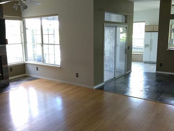 5th image of 1107 Wood Lake Ter