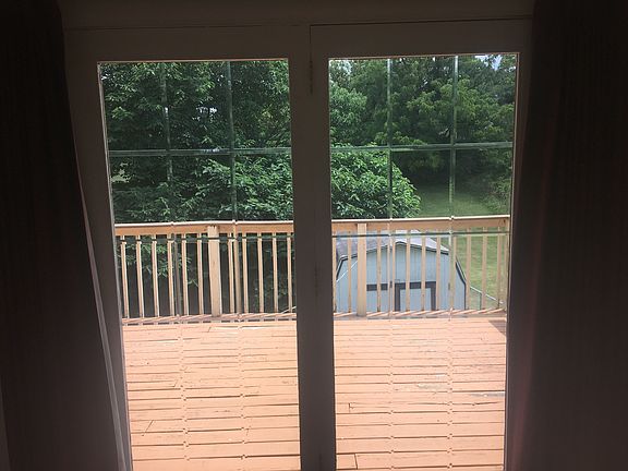 5th image of 483 Chestnut St