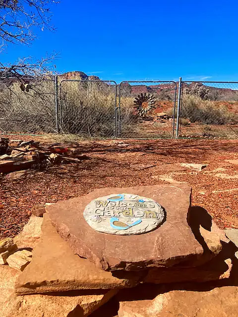 348 W Kanab Creek Dr — Photo 3