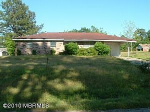 2nd image of 104 W Oakridge Dr