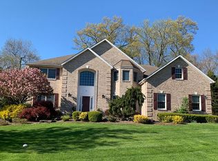 15 King Arthur Ct, New City, NY 10956