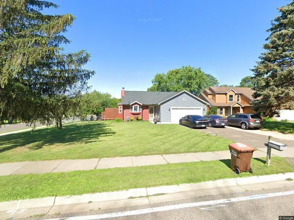 2401 Hazelwood St, Saint Paul, MN 55109