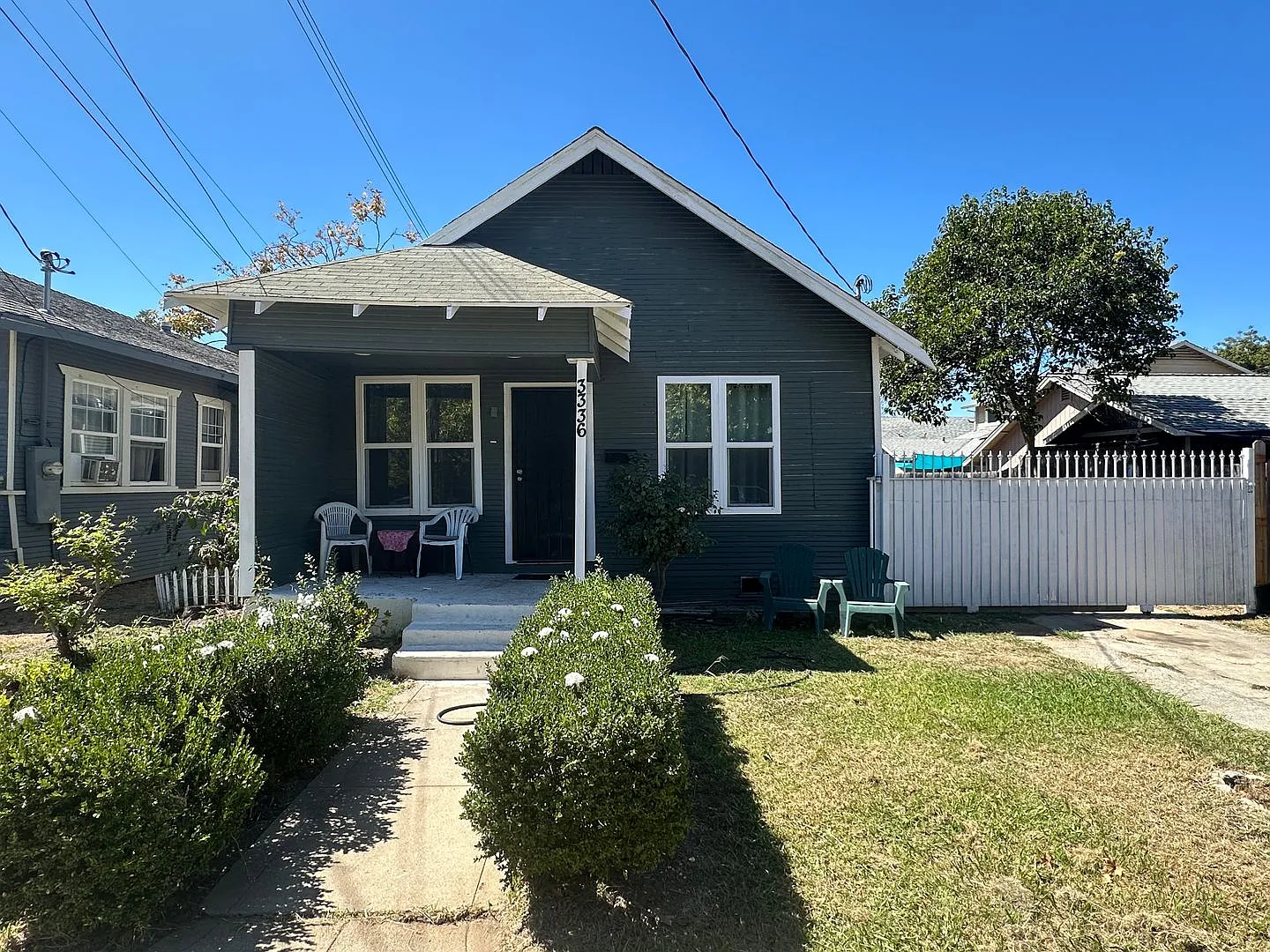 Spacious 2br + Bonus Room | Large Yard & Extra Storage — Photo 2