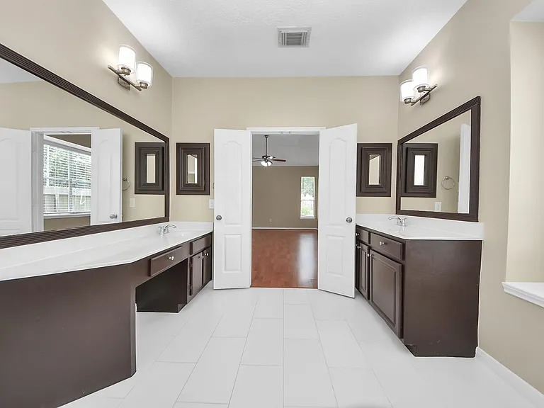 435 Leisure Dr — Photo 26