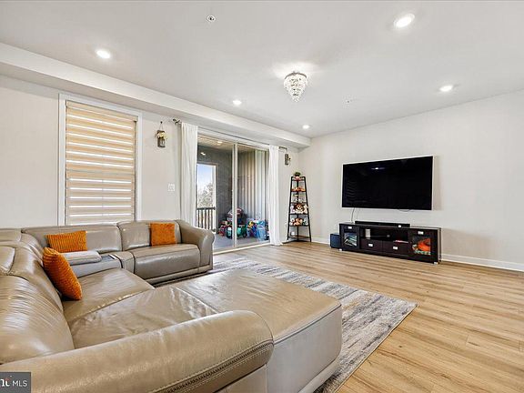 4th image of 10206 Lake Linganore Blvd
