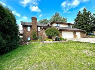 3100 Winnipeg Dr, Bismarck, ND 58503