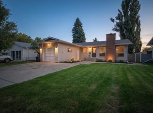 152 Mission Ave, Saint Albert, AB T8N 2C7