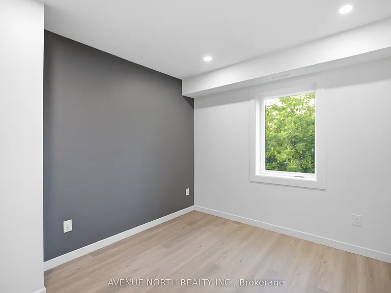 180 Clarence St #1 — Photo 9