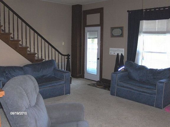 2nd image of 217 W Grand St