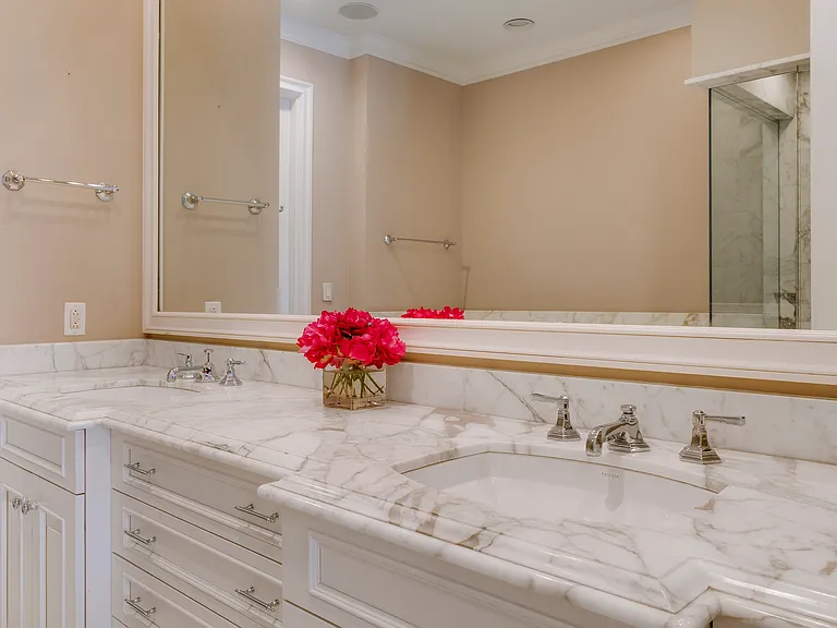 2555 N Pearl St #1402 — Photo 23