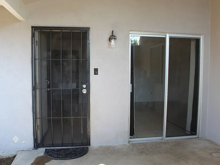 1915 Hasti Acres Dr — Photo 2
