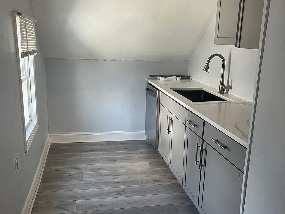 1st image of 20 Vernon Ter Floor 3