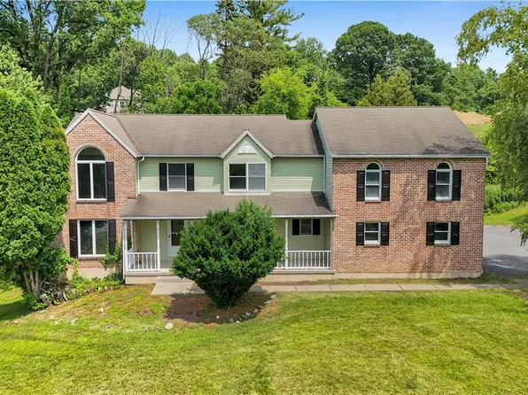 15 Spring Water Ct, Easton, PA 18042