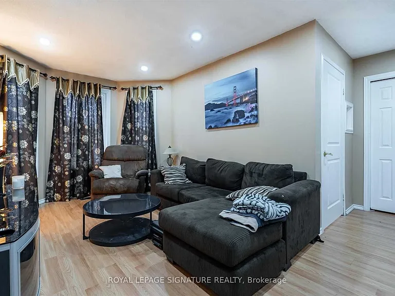 52 Buchanan Cres — Photo 9