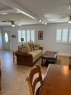 2 bed, 2.0 bath, 1606 sqft, $3,500 — Photo 2
