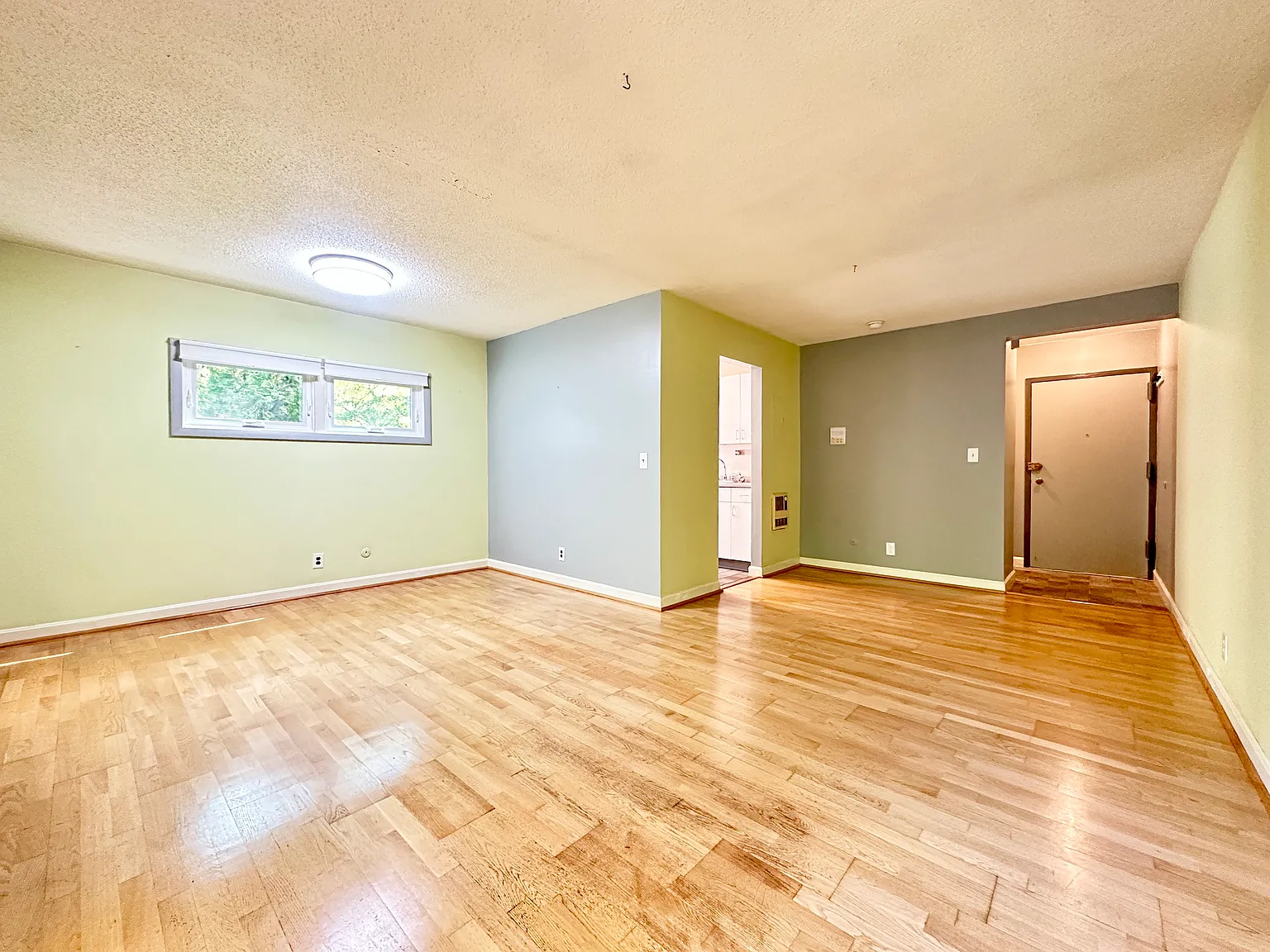 1 bed, 700 sqft, $1,900 — Photo 3