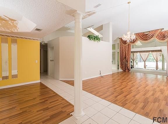 4th image of 19 Woodlyn Ln
