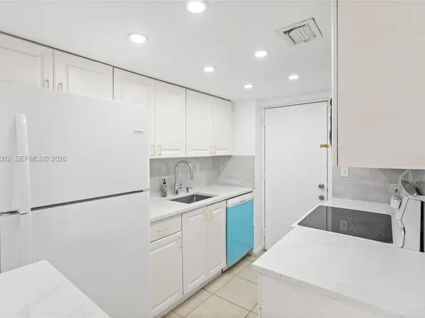 17500 NW 68th Ave APT D1004, Hialeah, FL 33015