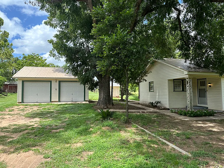 4764 W US Highway 79 — Photo 5