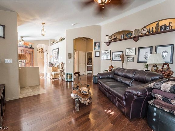 4th image of 2556 Spruce Creek Dr
